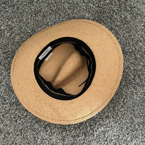 Aritzia Alxilary Hat - Picture 3 of 3